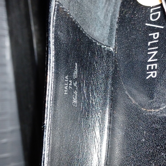 Donald J. Pliner Halia Black Patent Leather Flats. 7 - Picture 6 of 6